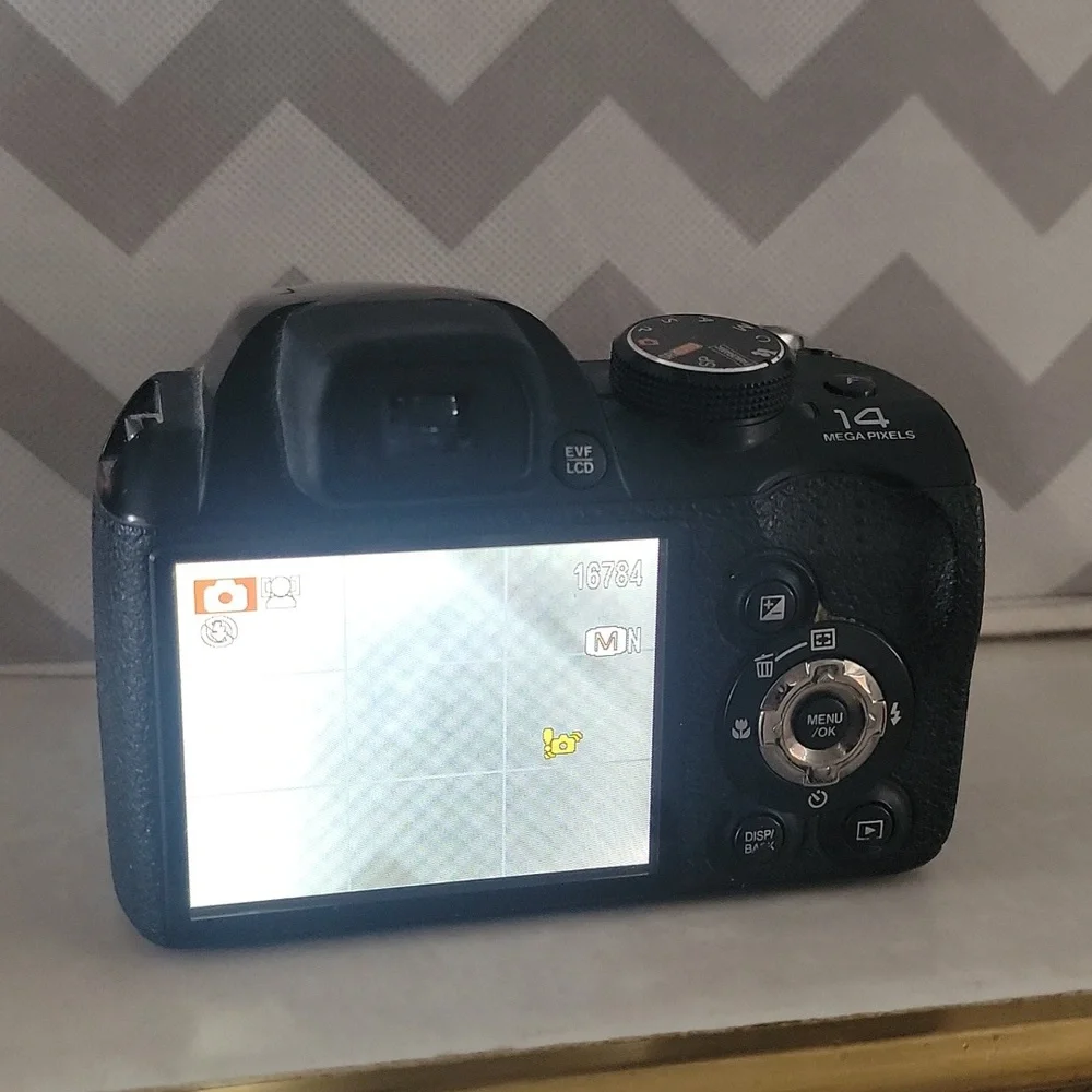 Fujifilm Finepix S 14mp with 24x zoom